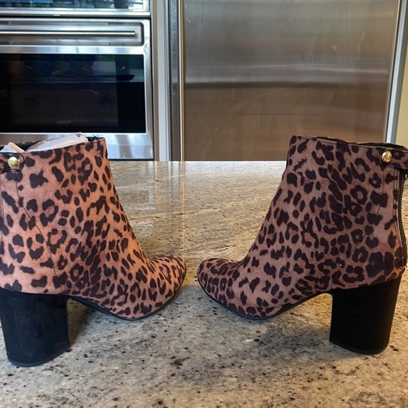 Leapord print Chelsea boots - Picture 2 of 5